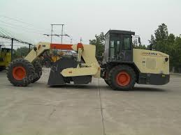 Road recycling machine