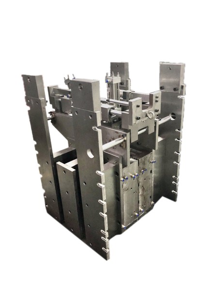Plastic blow mold