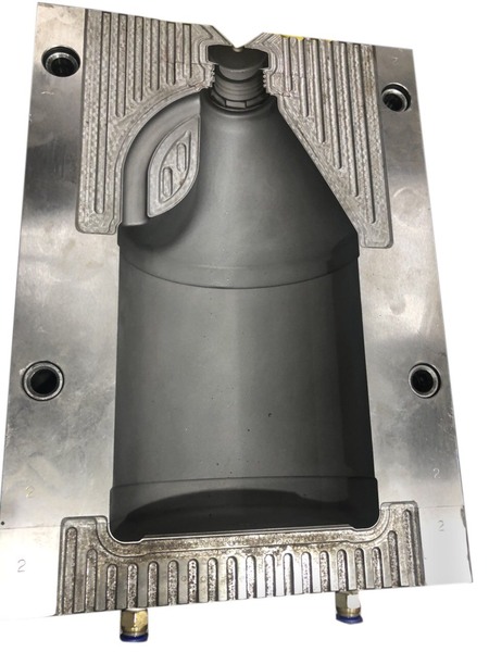 Plastic blow mold