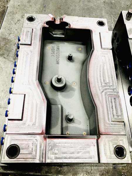 Plastic blow mold