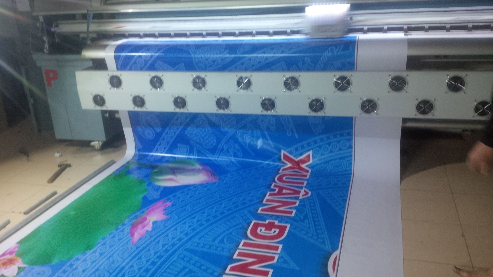 Printing service for advertising tarpaulin