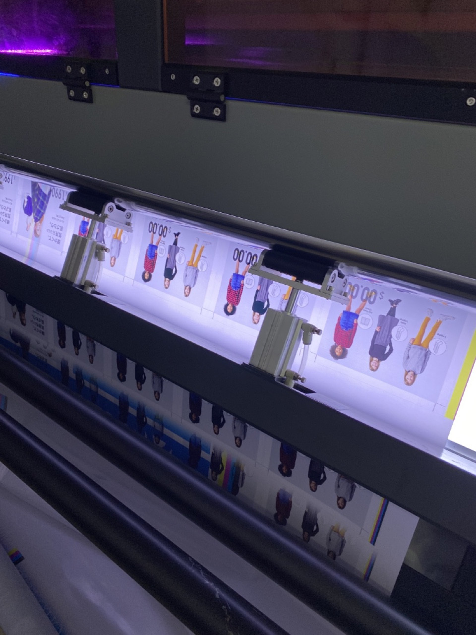Digital Printing on Roll and Flat UV Printer