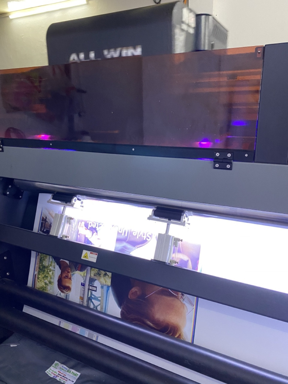 Digital Printing on Roll and Flat UV Printer