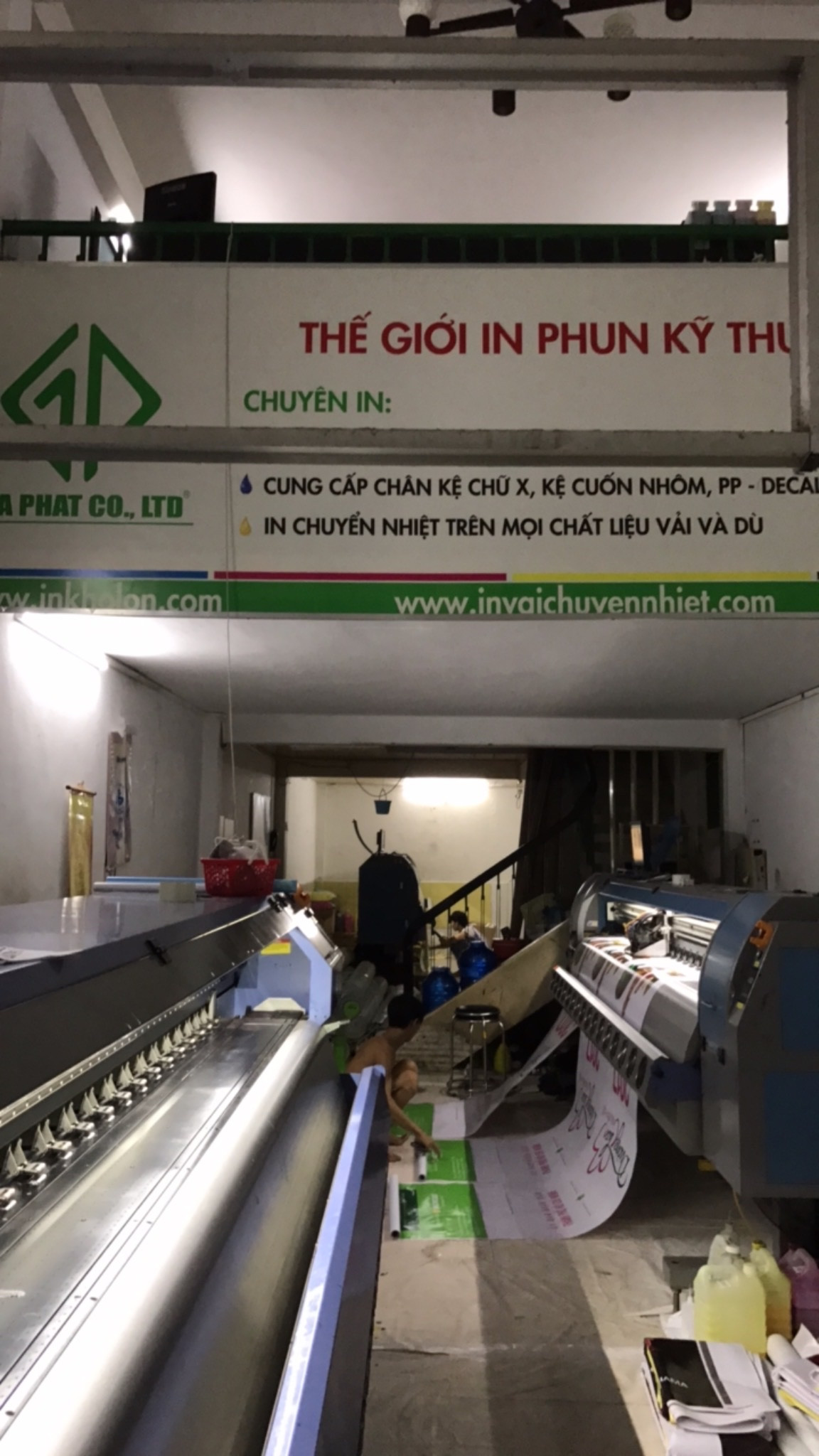 Digital Printing on Roll and Flat UV Printer
