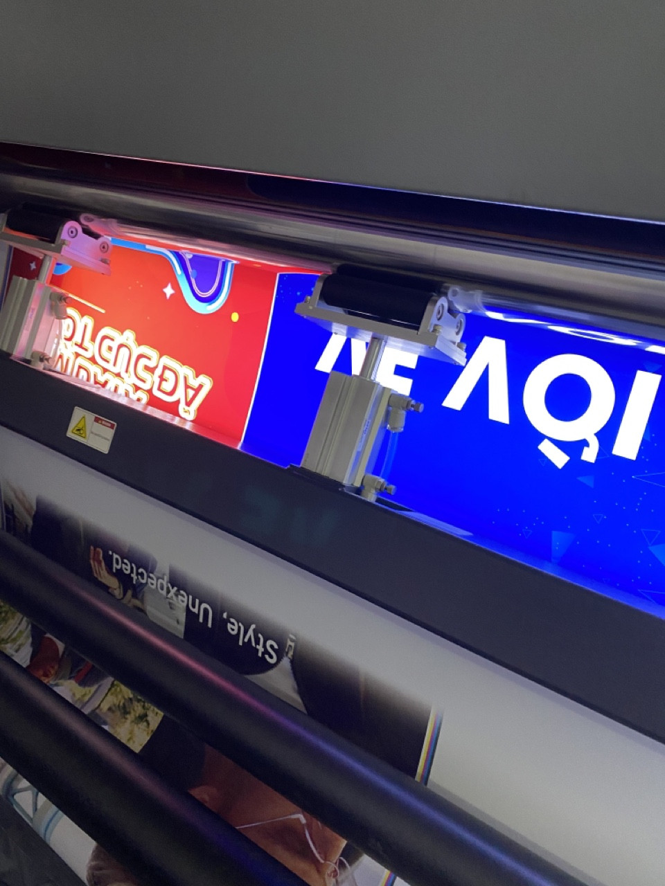 Digital Printing on Roll and Flat UV Printer