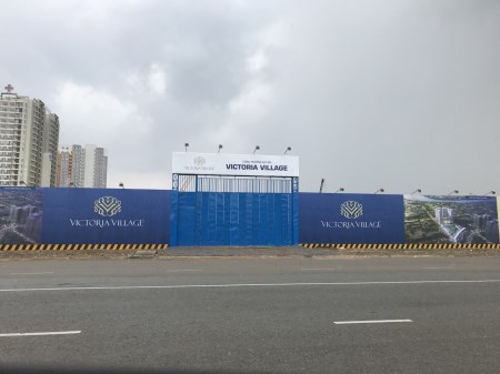 Advertising installation