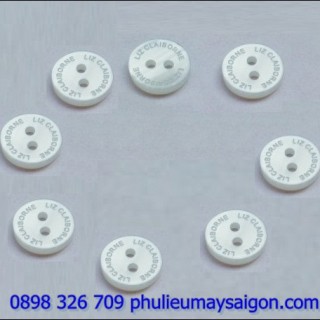 Plastic sewing buttons