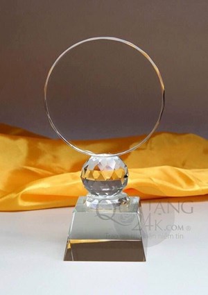 Round crystal trophy