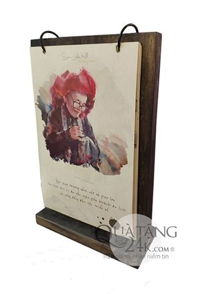 Table calendar with clock