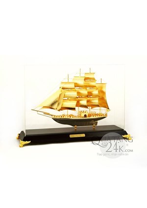 Glided sailboat figure - SS52GP