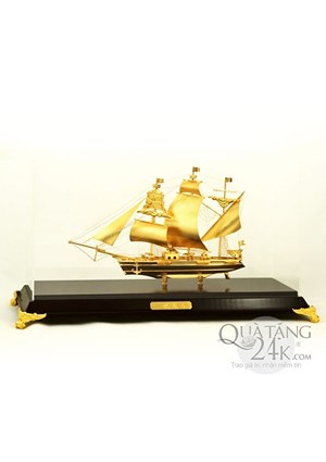 Gold glided sailboat figure - SS65GP
