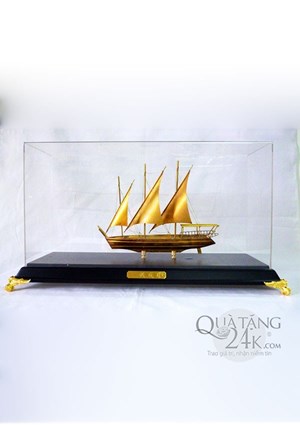 Gold glided sailboat figure - SS67GP