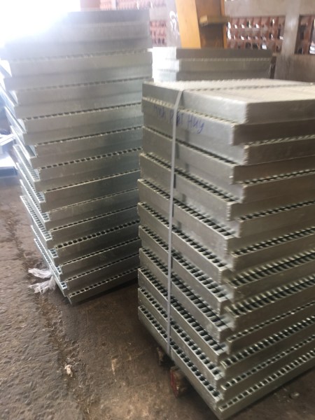 Grating plate