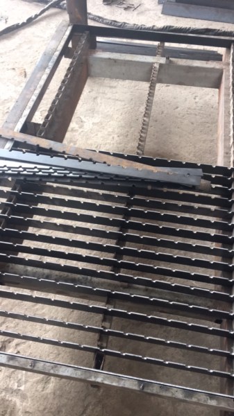 Grating plate