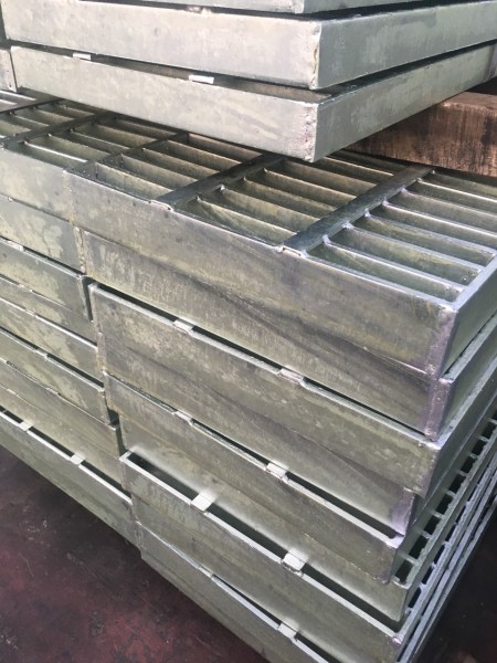 Grating plate
