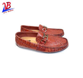 Brown crocodile leather shoes