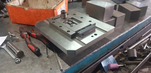 Stamping mould