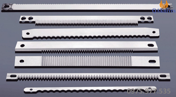 Serrated blades for packaging machine