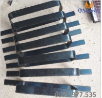 Bag handle die cutting knives