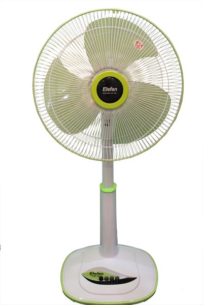 Pedestal fan with 3-blade plastic propeller