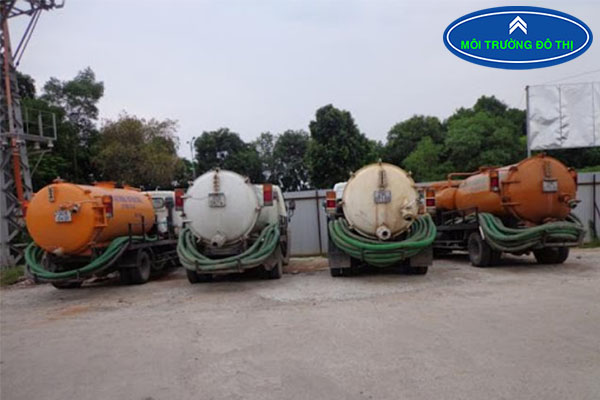 Septic tank truck