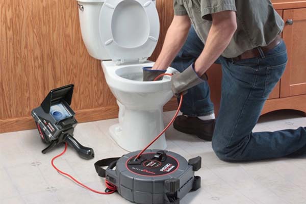 Toilet unclogging service