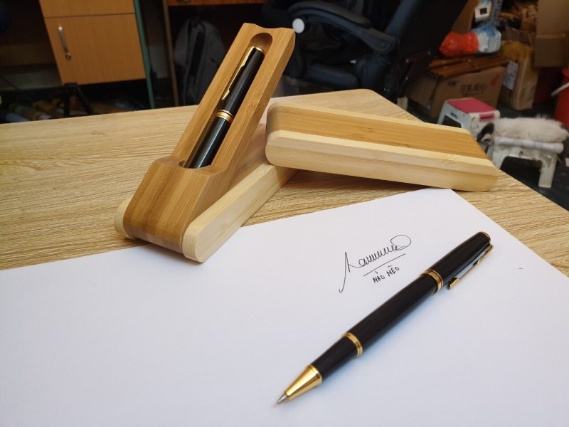 Bamboo pen holder