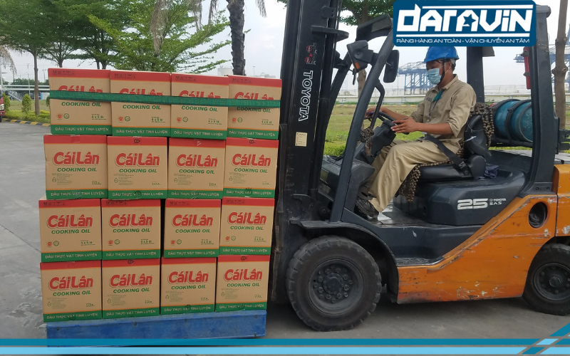 Pallet elastic webbing straps