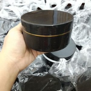 Cosmetic containers