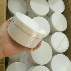 Cosmetic containers