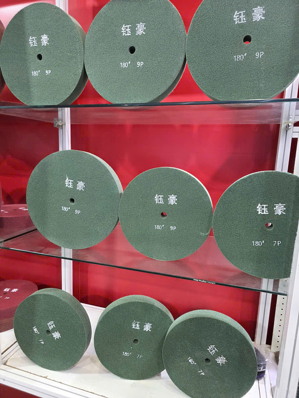 Felt polishing wheel
