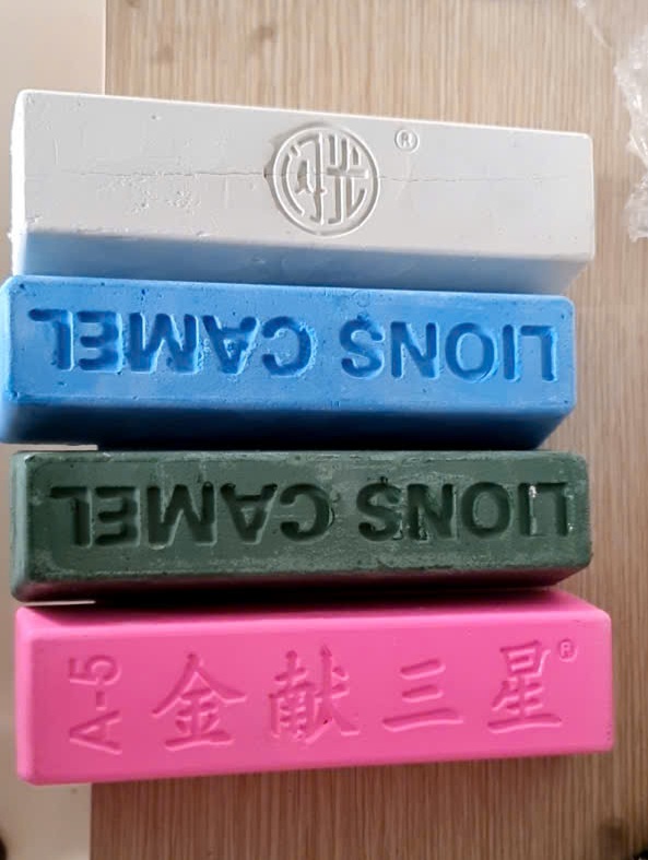 Polishing compound