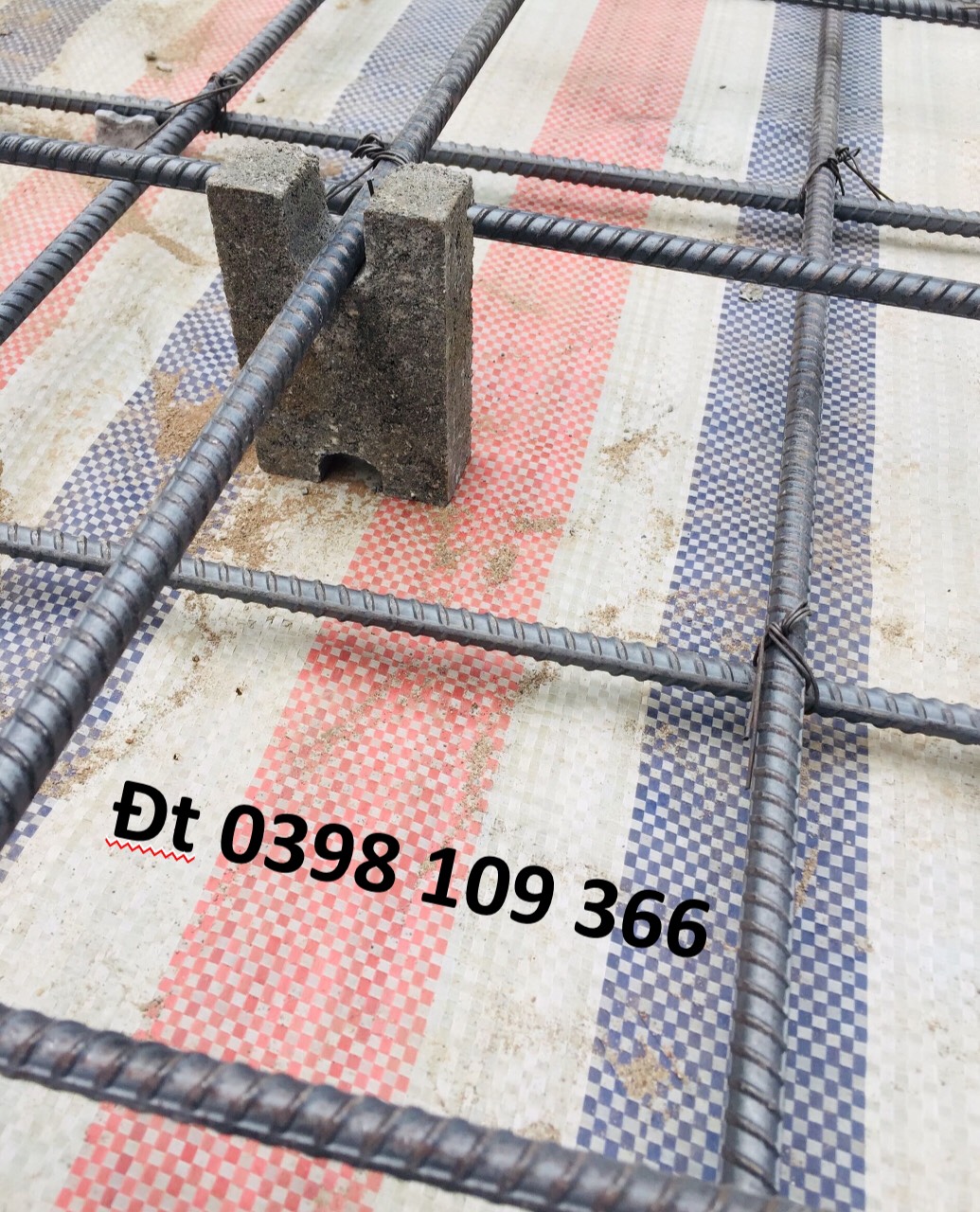 Concrete spacer