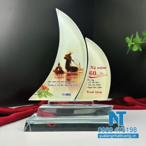 Crystal plaques