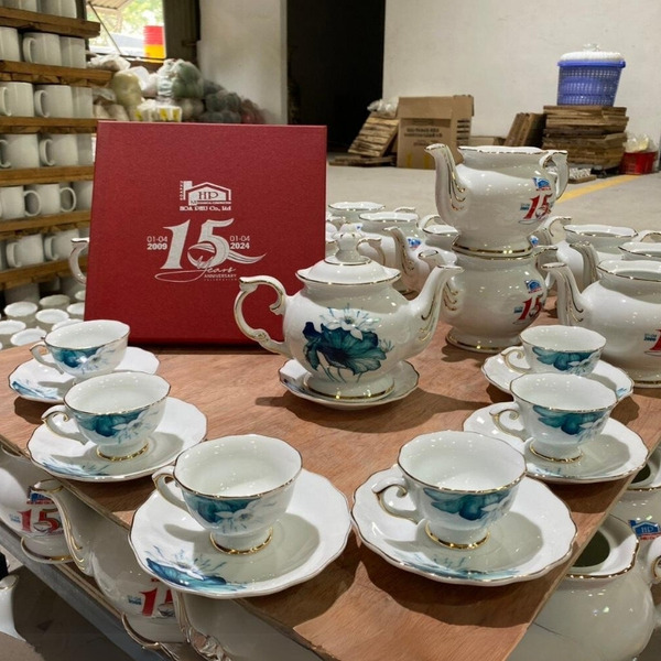 White porcelain tea sets for 15th anniversary celebration