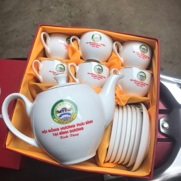 White porcelain tea sets with Thai Binh Homeland Association logo