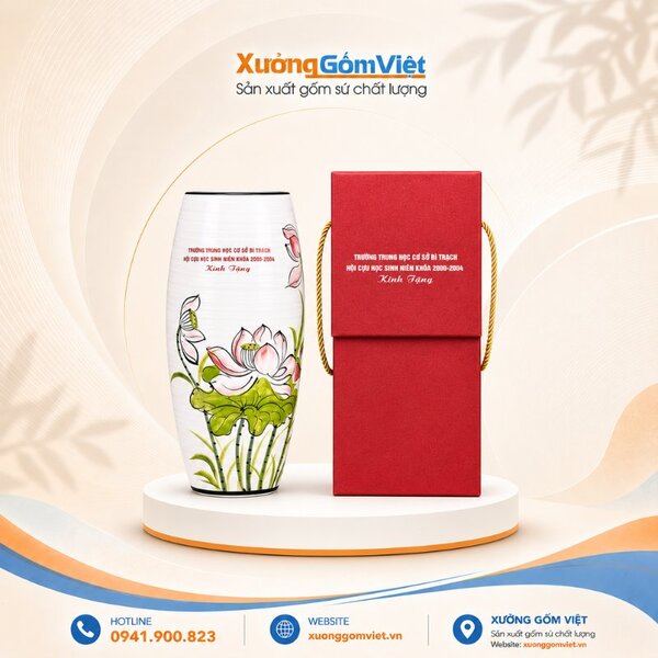 Ceramic flower vases with Di Trach alumni association engraved
