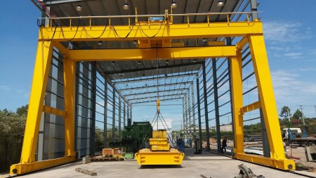 Cranes, gantry cranes
