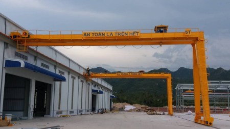 Cranes, gantry cranes