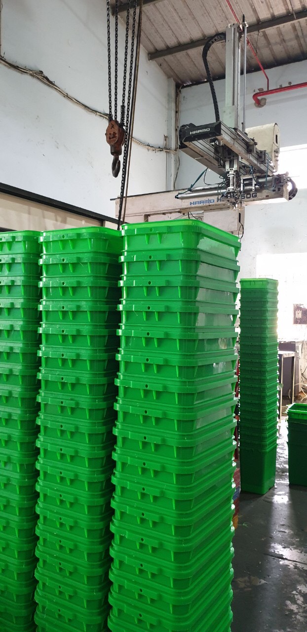 Manufacturing of plastic tray