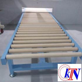 Plastic gravity roller conveyors