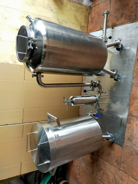 Microbiological pharmaceutical filter tank