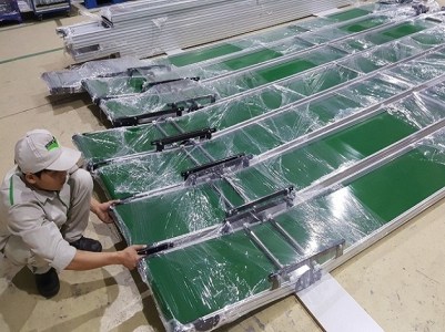 Inclined conveyor
