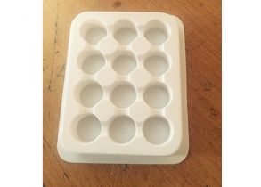 Plastic tray