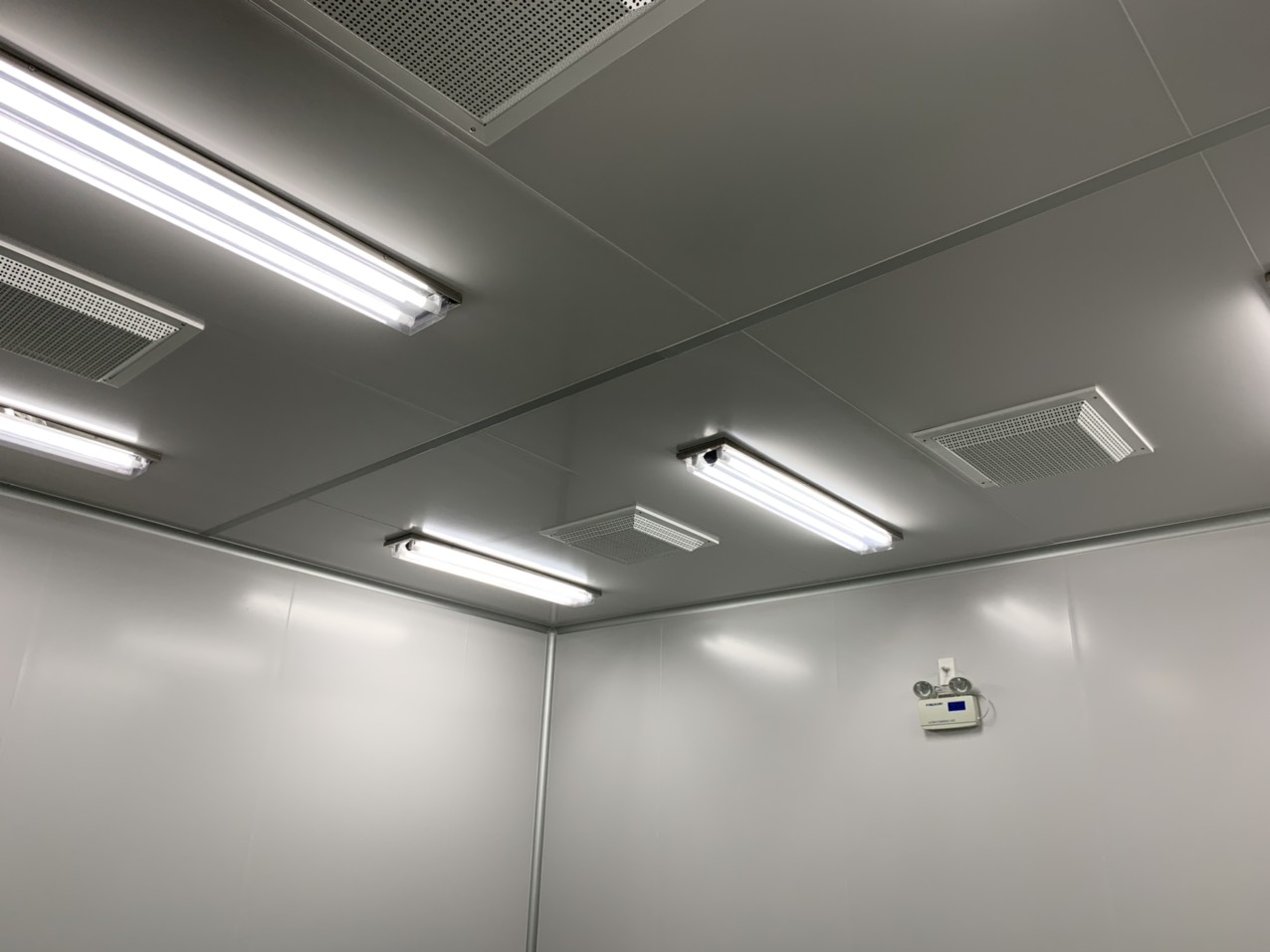 Industrial clean room equipment