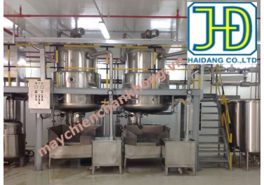 Vacuum frying machine