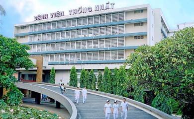 Cleaning Thong Nhat Hospital glass