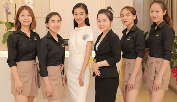 Receptionist uniform
