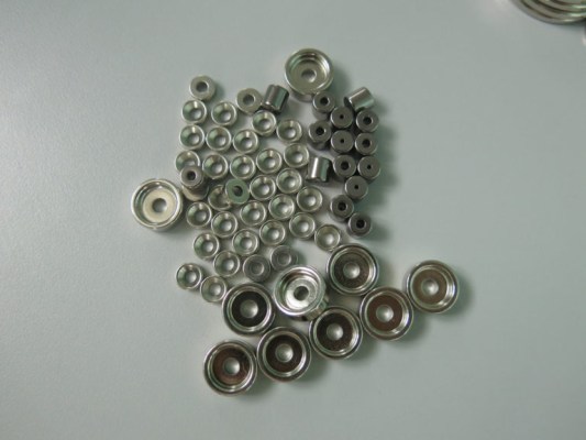 Round button magnet