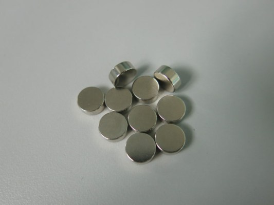 Cylindrical magnet